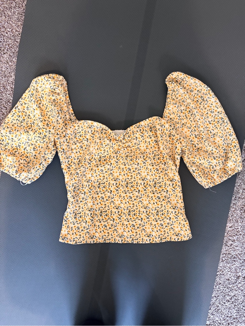 Abercrombie & Fitch Smocked, puff sleeve Yellow Floral Top, size XS